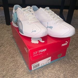 Puma women tennis shoes